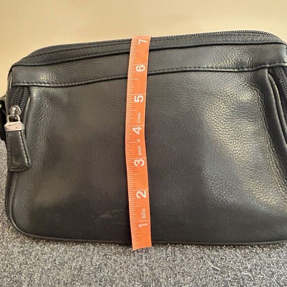 Fossil Shoulder Bag Black 75082 Pebble Soft Leather Organizer Classic Minimalist - Picture 13 of 16